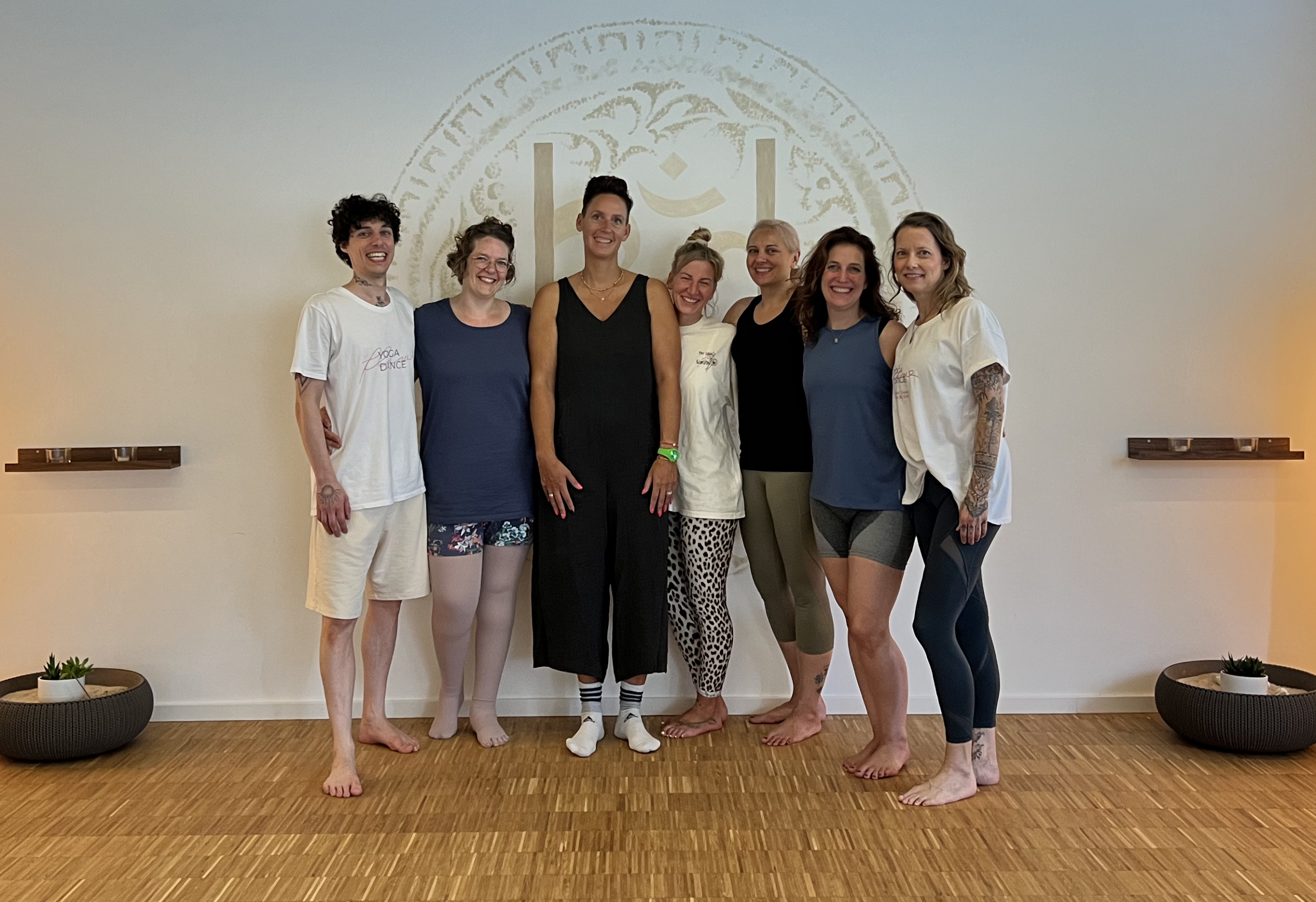 YDF TT Teilnehmer Gruppenfoto Yoga Dance Flow Teacher Training Teilnehmende